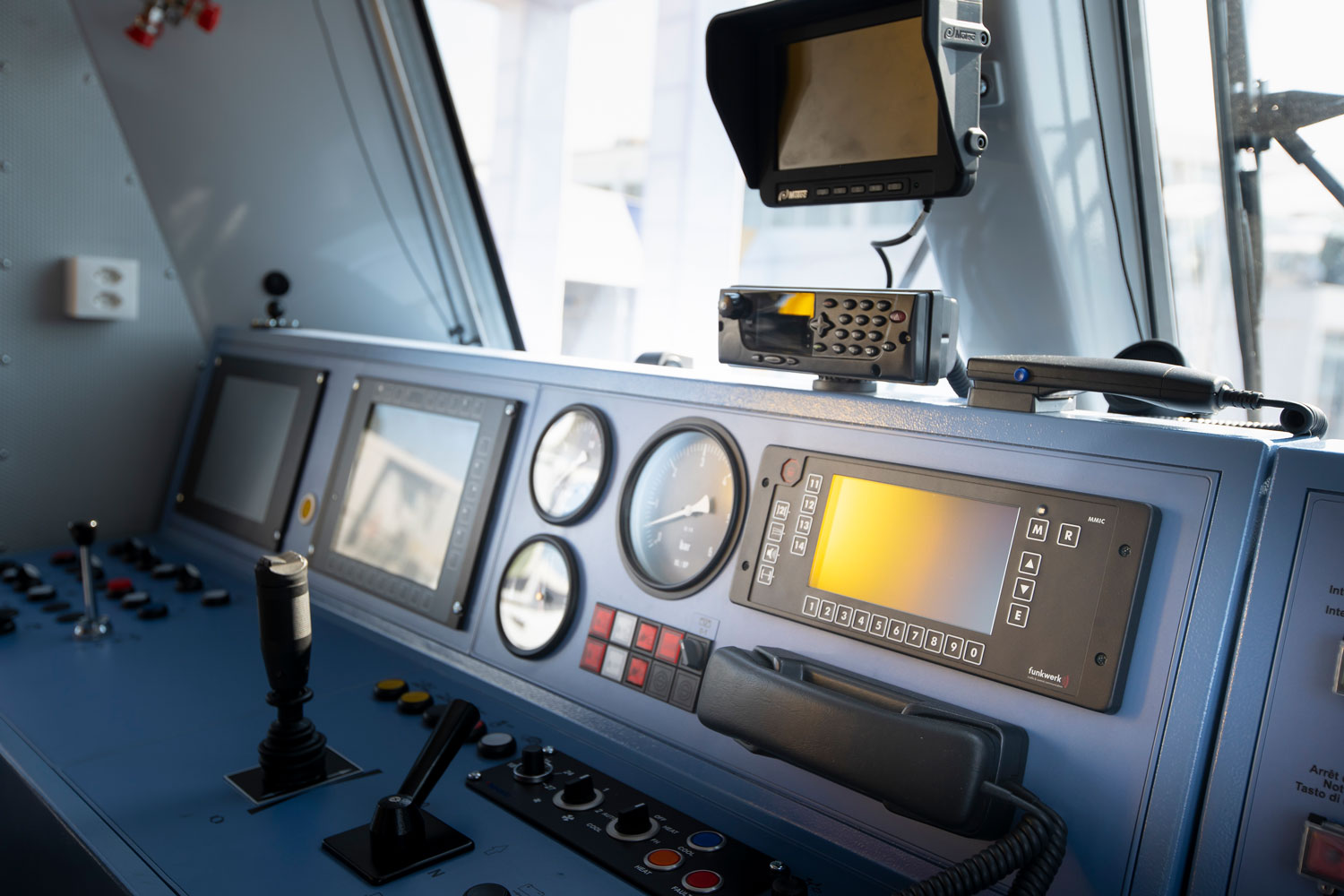 Radio dans les trains, information des passagers, vidéo et sécurité